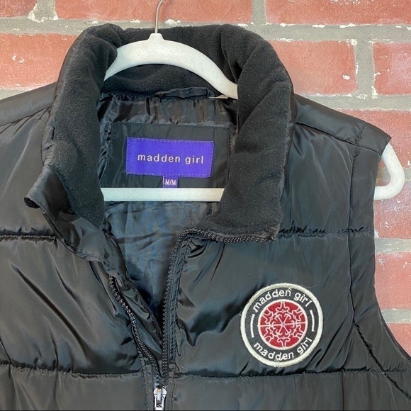 MADDEN GIRL Black Puffer Vest - Picture 5 of 7